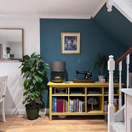 Cosy Georgian Cottage - Parking - Central فروم المظهر الخارجي الصورة