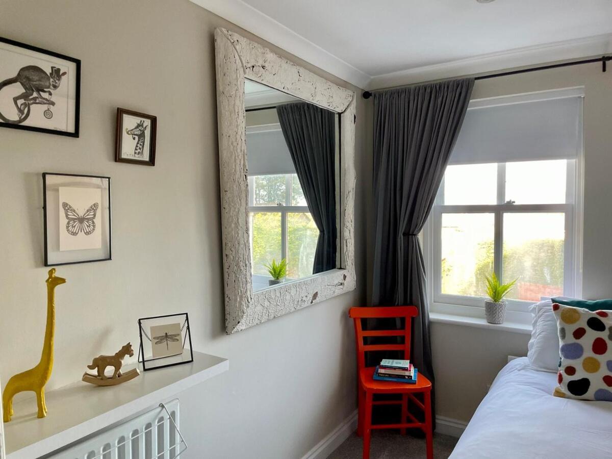 Cosy Georgian Cottage - Parking - Central فروم المظهر الخارجي الصورة